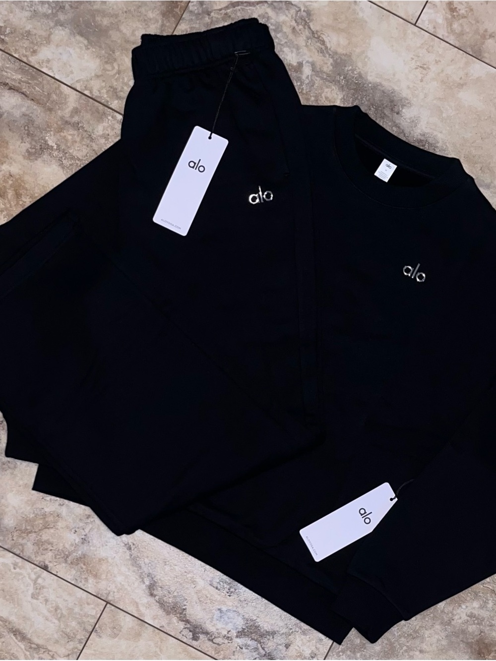 Alo Yoga Accolade Crewneck & Straight Leg Sweatpants Set Black Size Medium